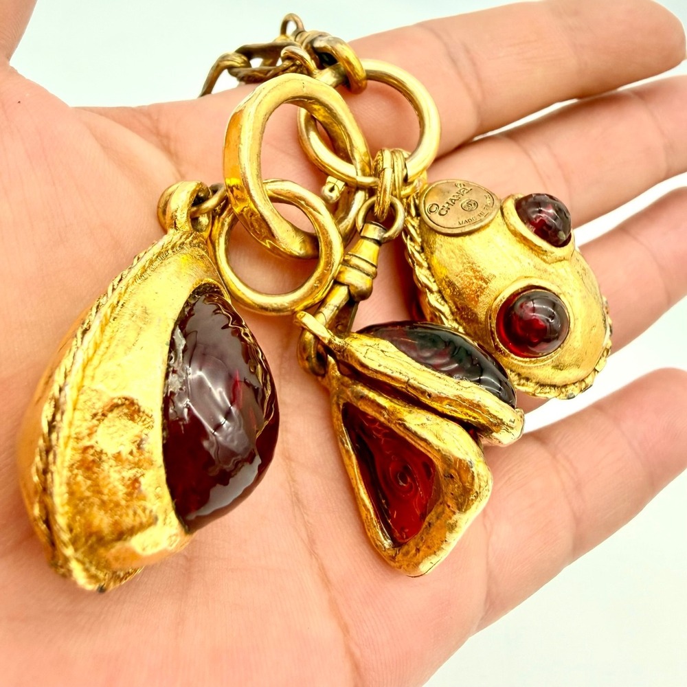 1970s CHANEL Gripoix Necklace Red Poured Glass Cluster 29" Gilt Chain VTG 105g - Picture 7 of 16